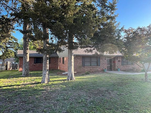 2nd image of 710 E Mansur Ave