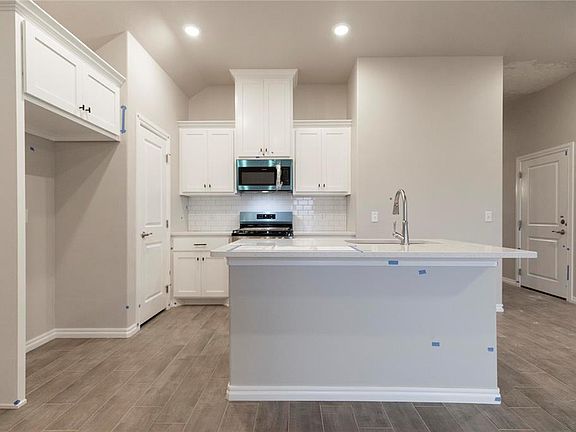 3rd image of 12416 Elba Dr
