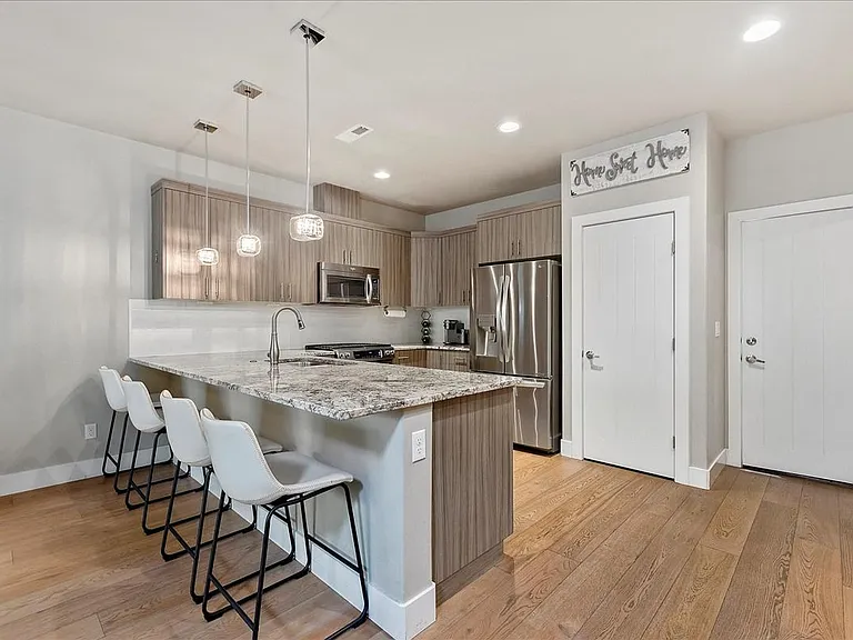 1421 E Lone Creek Dr — Photo 14