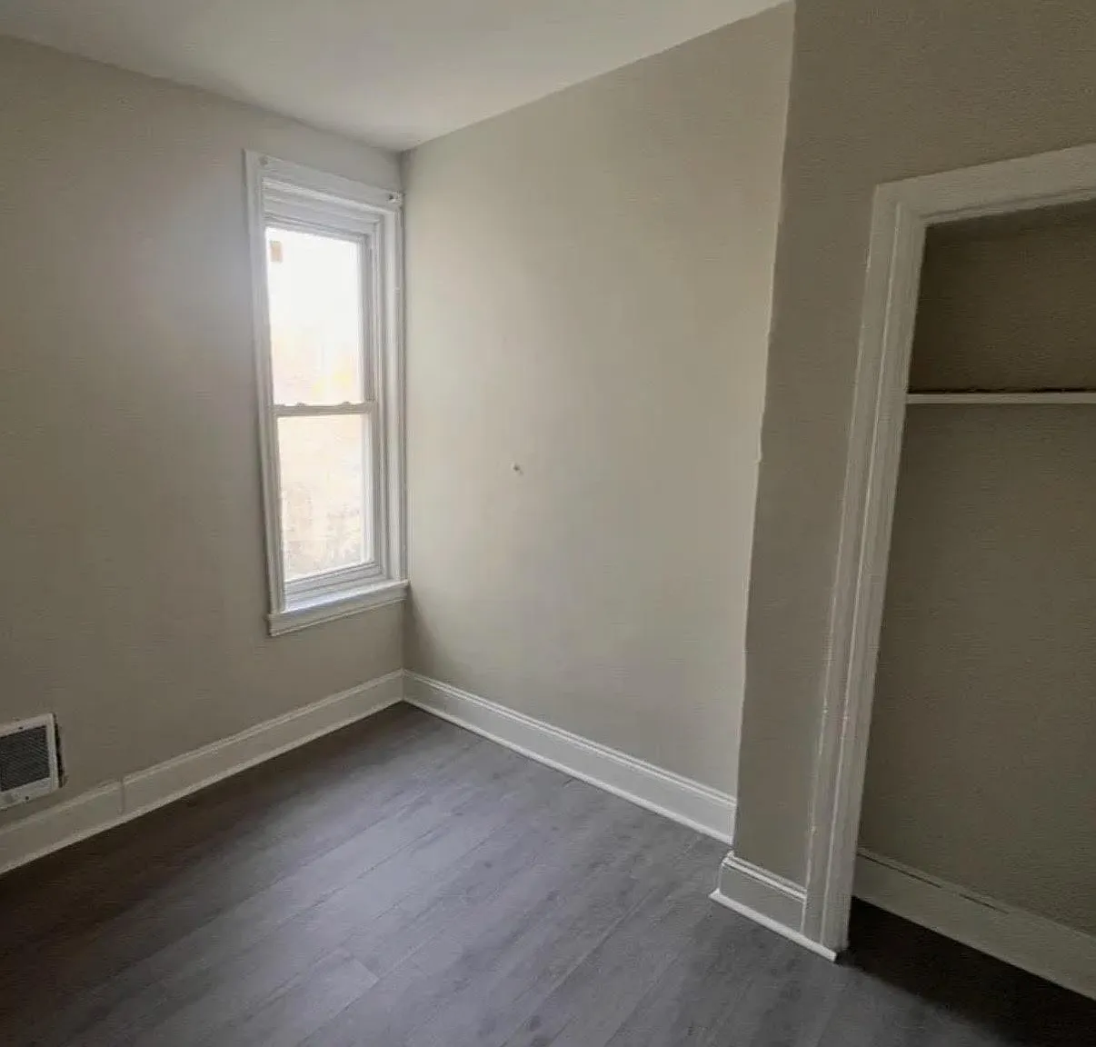 4 bed, 2.0 bath, 1200 sqft, $862 — Photo 2