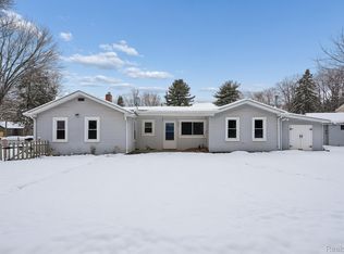 2266 Newberry Rd, Waterford, MI 48329