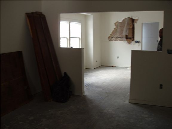 5th image of 1054 N Tremont St