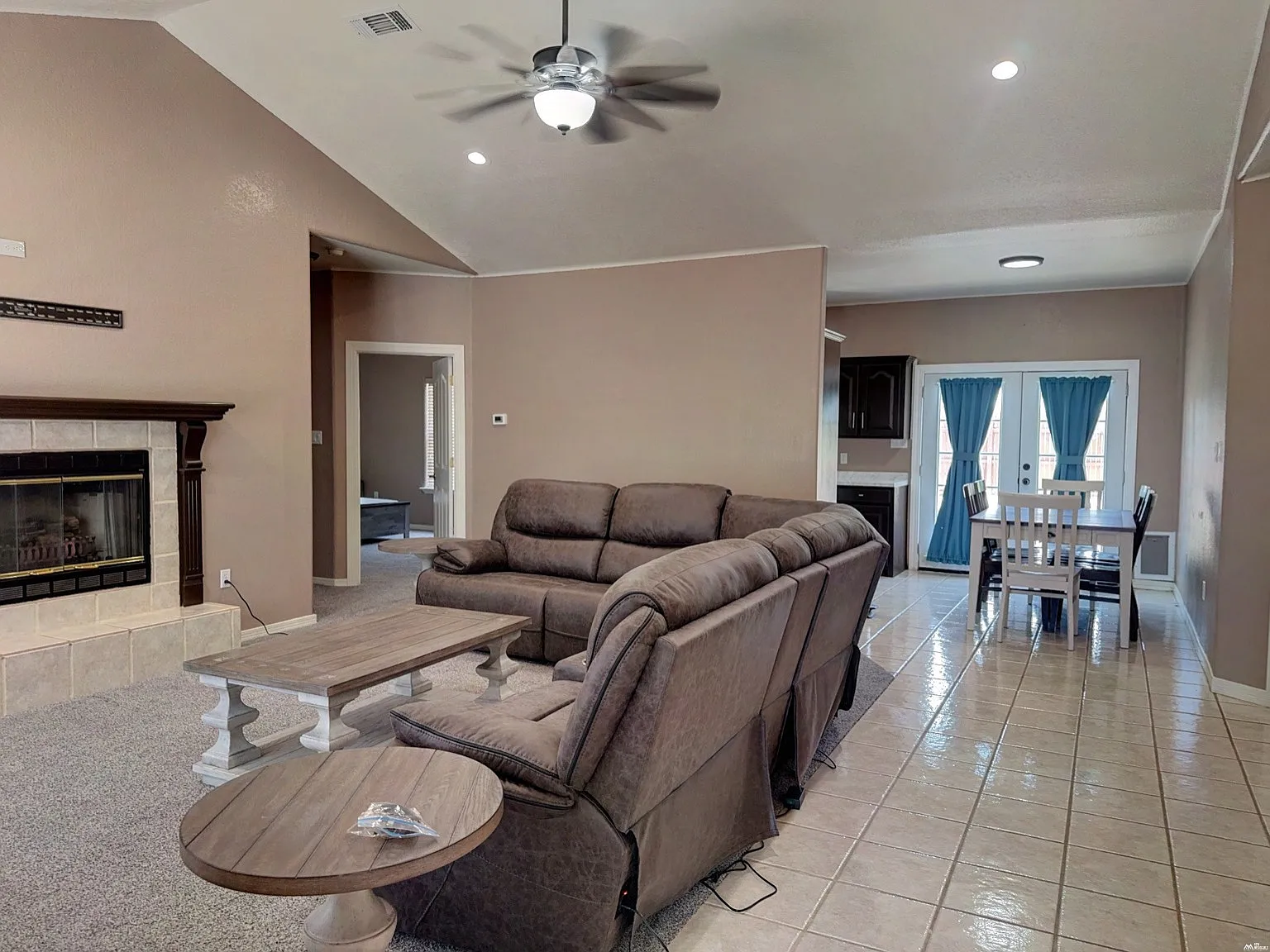 3 bed, 1562 sqft, $4,650 — Photo 3