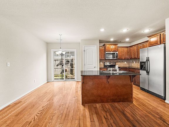5th image of 4469 W Pecan St
