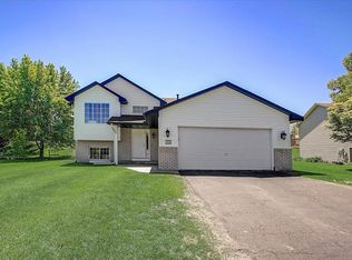 1703 Sage Ln, Shakopee, MN 55379
