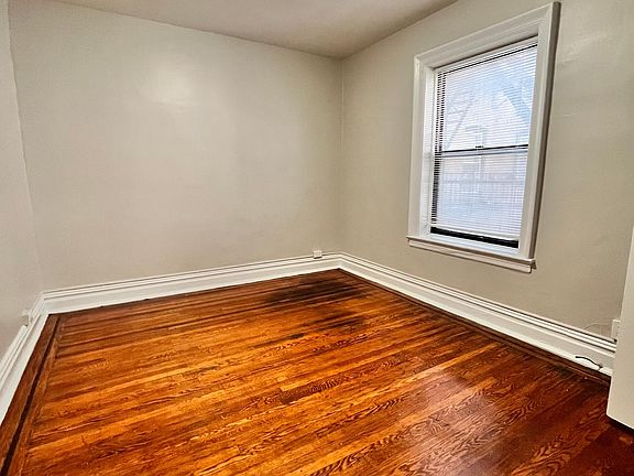 3rd image of 18 Kensington Ave APT 2B