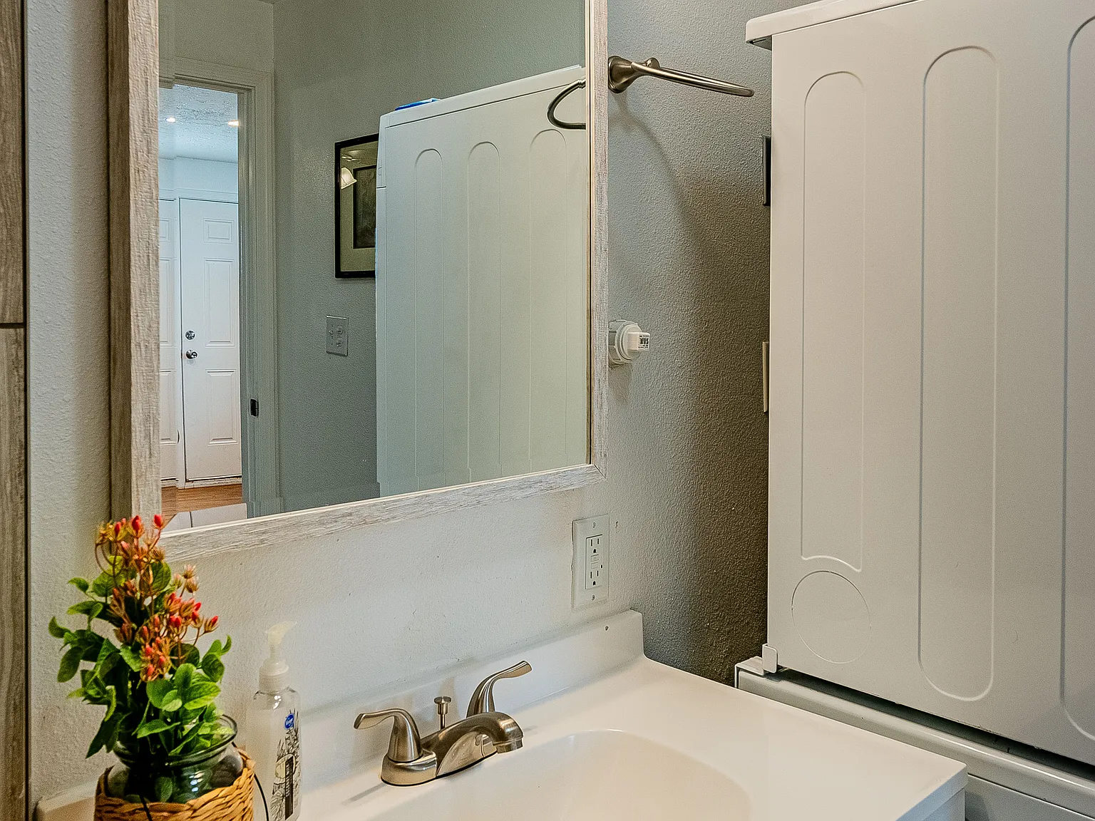 1 bed, 400 sqft, $1,100 — Photo 2
