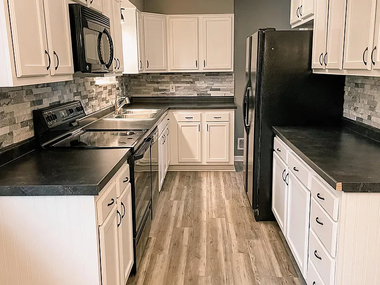 7808 Cecilia Way — Photo 4