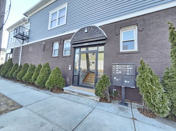 804 Summer St APT 4