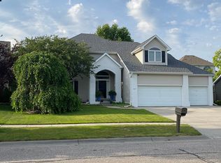 7624 Elk Creek Dr, Lincoln, NE 68516