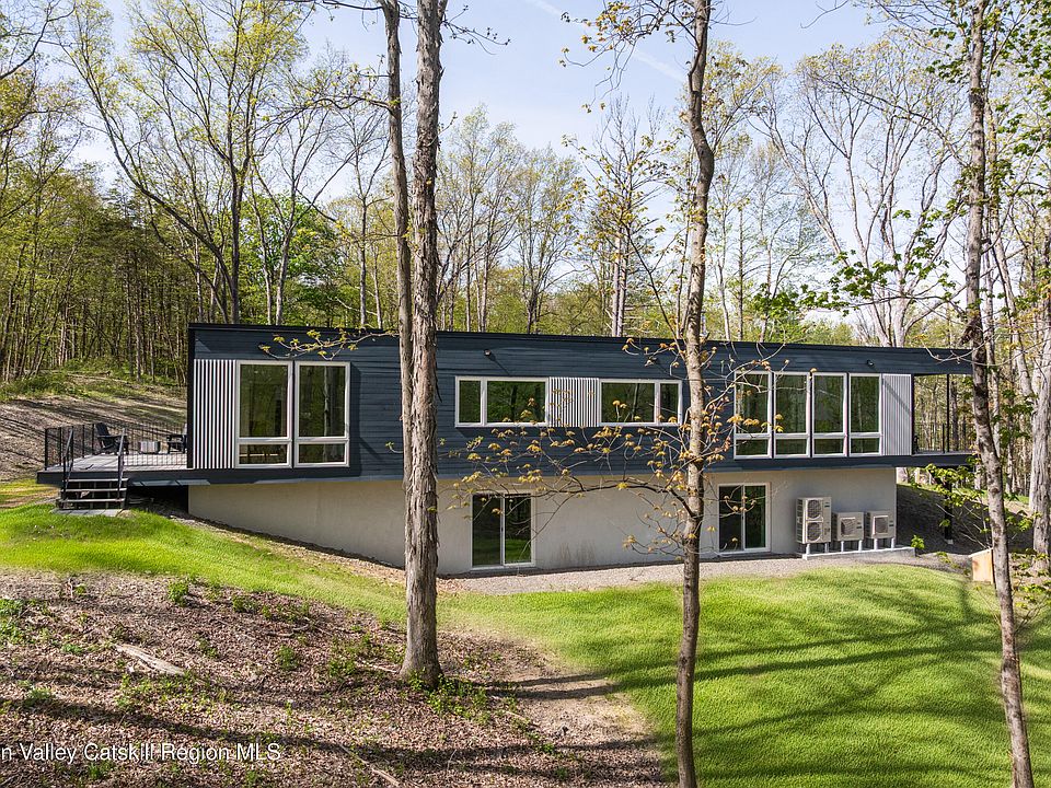1st image of 120 Cauterskill Avenue