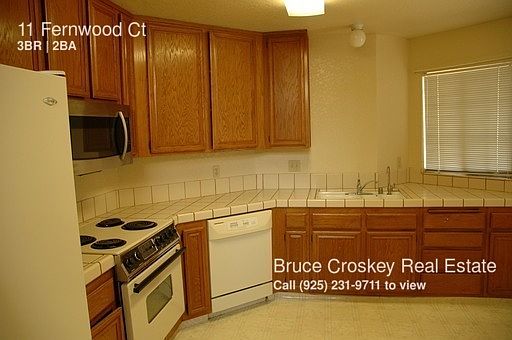 3rd image of 11 Fernwood Ct