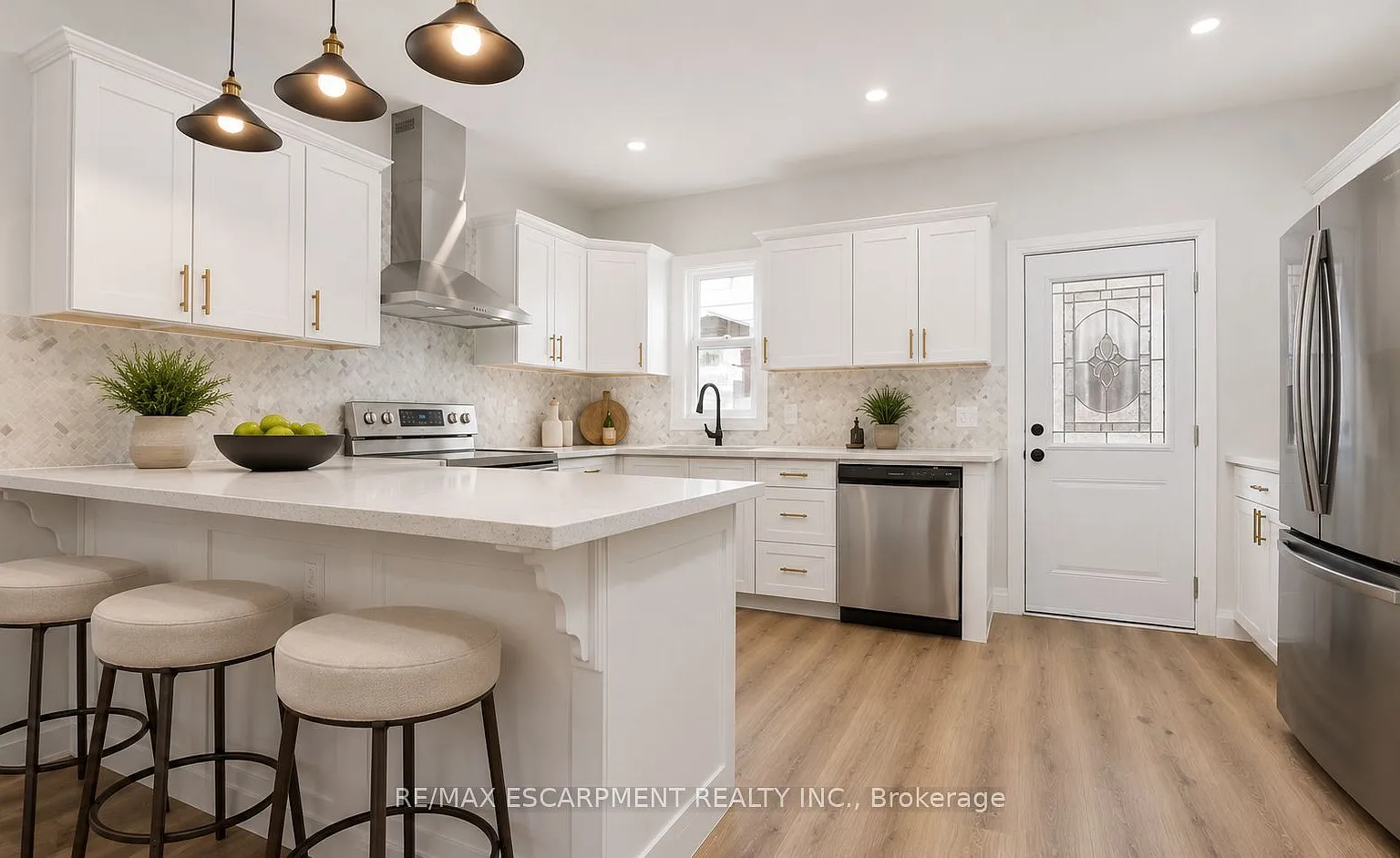 3 bed, $2,550 — Photo 3