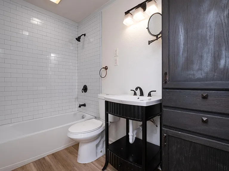 1808 Iris St — Photo 16