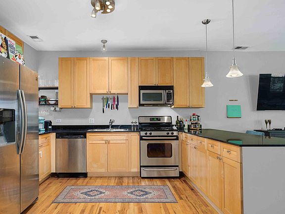 4th image of 1341 W Granville Ave #2