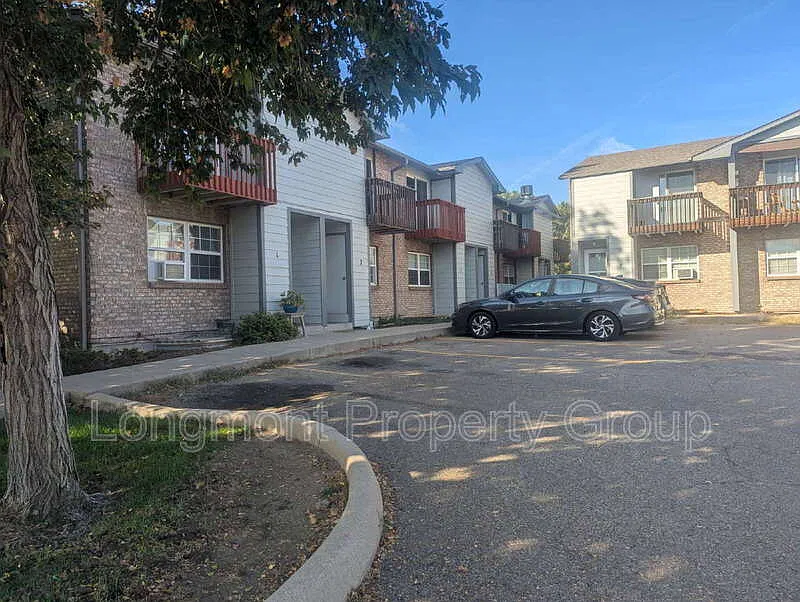 2 bed, 1.5 bath, 1440 sqft, $2,040 — Photo 2