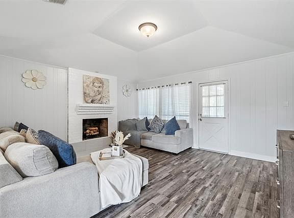 4th image of 1202 N Sharpshire Dr