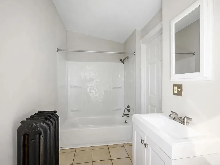 2335 May St #3R — Photo 9