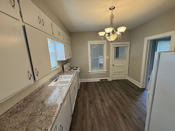 5th image of 1523 E Cuming St