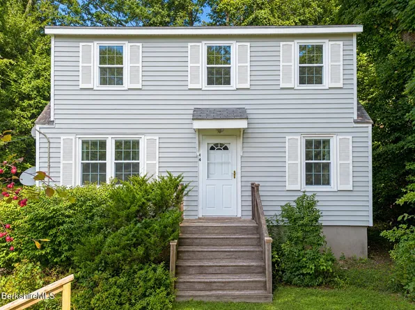 144 Castle Hill Ave, Great Barrington, MA 01230