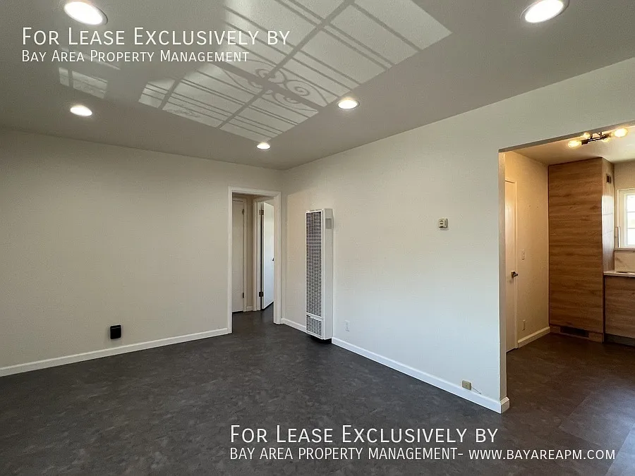 Remodeled and modern 1BR/1BA top floor apartment in the Sunnyvale West community — Photo 4