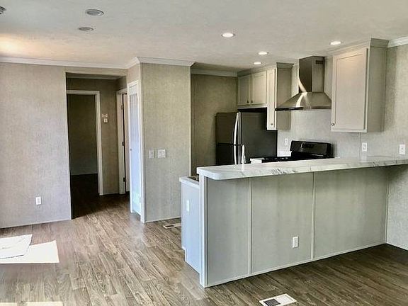 4th image of 8009 Hamilton Ave #63