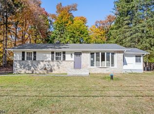 75 Grove St W, Oak Ridge, NJ 07438