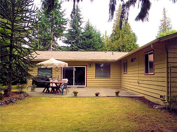 2nd image of 427 NE Conifer Dr