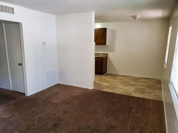 2nd image of 2008 Dutch Valley Dr APT 2