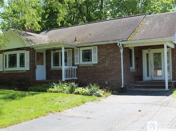 410 Chestnut St, Fredonia, NY 14063
