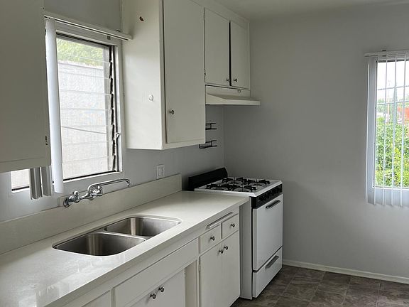 3rd image of 1035 N Edinburgh Ave APT 11B