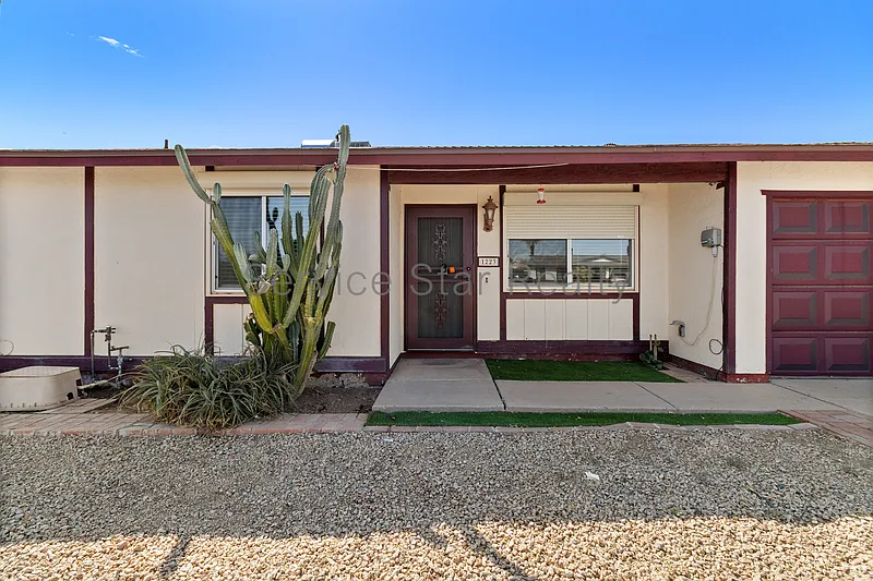 4 bed, 2.0 bath, 1172 sqft, $2,000 — Photo 3