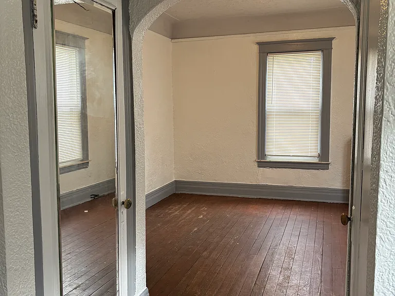 10410 American St — Photo 9