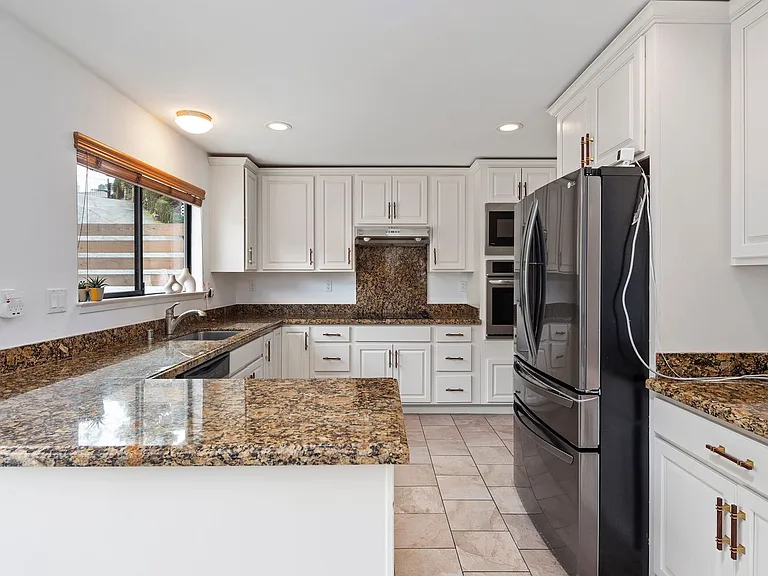 70 Adam Ct — Photo 5