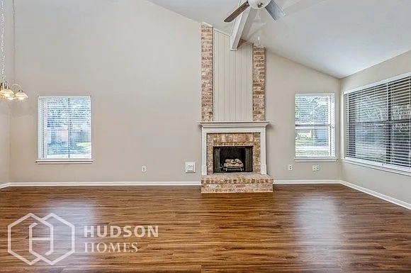 Building Photo - 9127 Cypress Square Dr