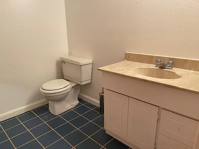 Lower 3/4 bath