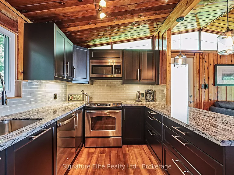 155 Wychwood Cres — Photo 8