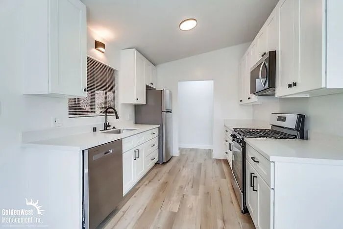 3182 Central Ave — Photo 2
