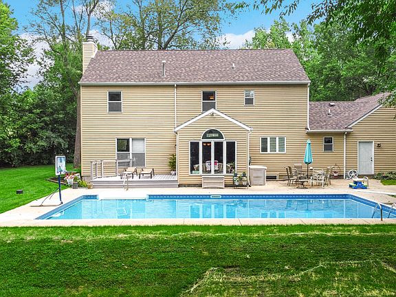 4th image of 100 N Pawnee Ct