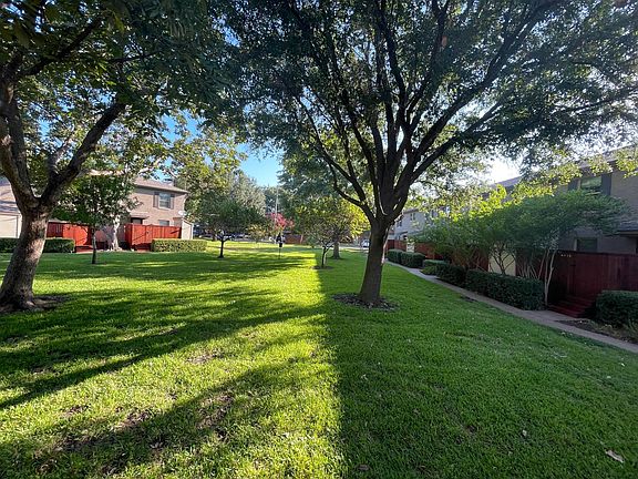 3rd image of 6444 Bordeaux Ave #6444