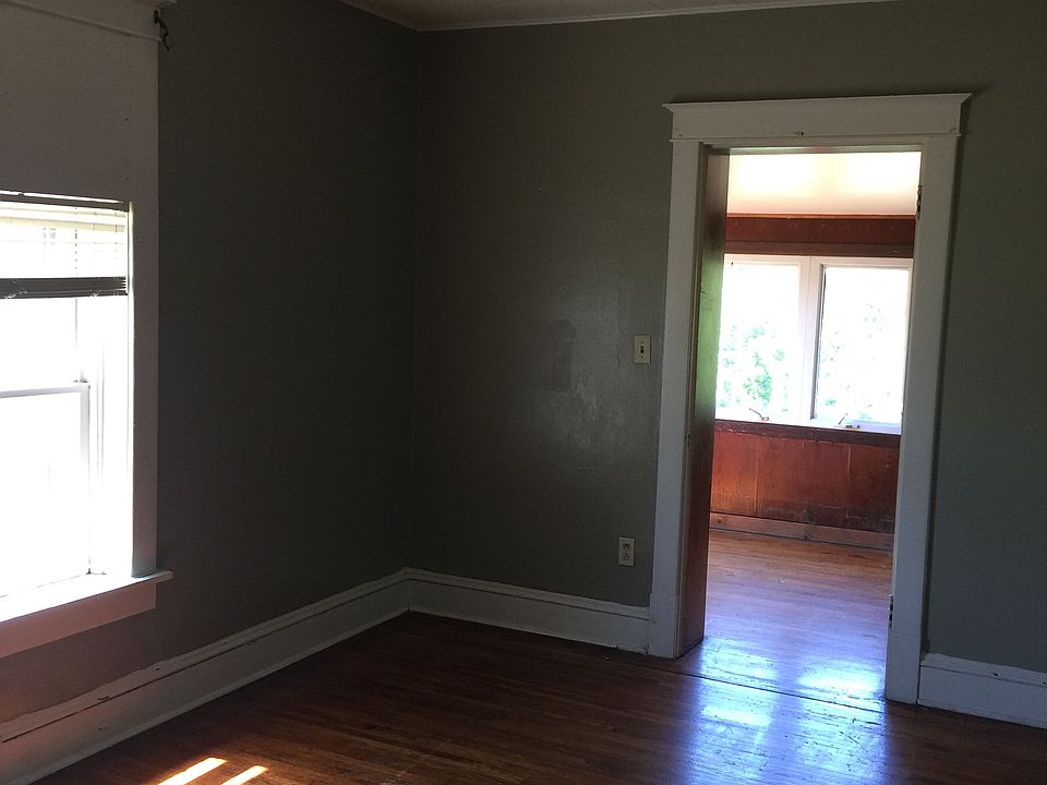 Large Living Room w hardwood floors