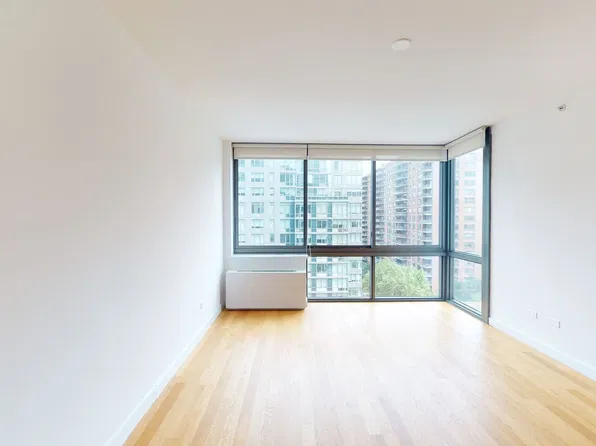 808 Columbus Avenue image 1 of 9