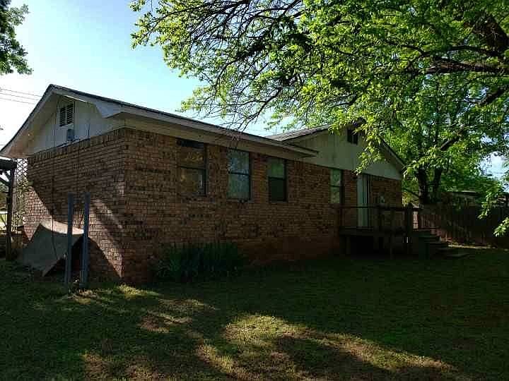 2nd image of 902 S Muldrow St