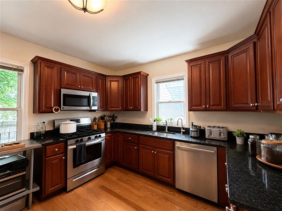 1st image of 217 Willow Ave #1