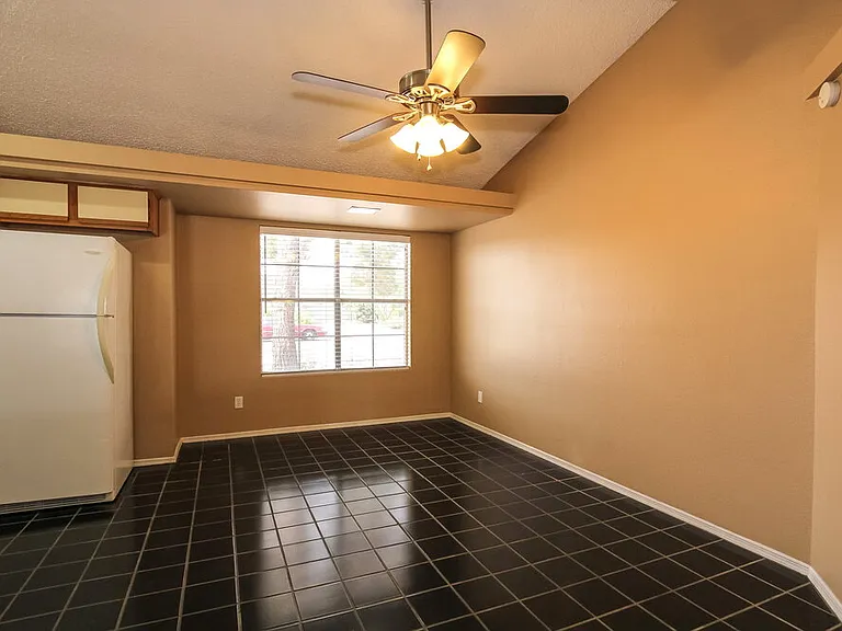 8003 W Larkspur Dr — Photo 4