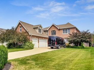 2633 N Waterman Ave, Arlington Heights, IL 60004