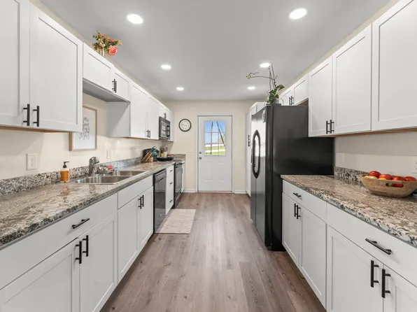 525 Sharp Springs Rd, Winchester, TN 37398