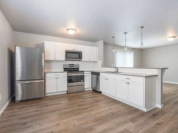 2nd image of 2215 Macatawa Ln