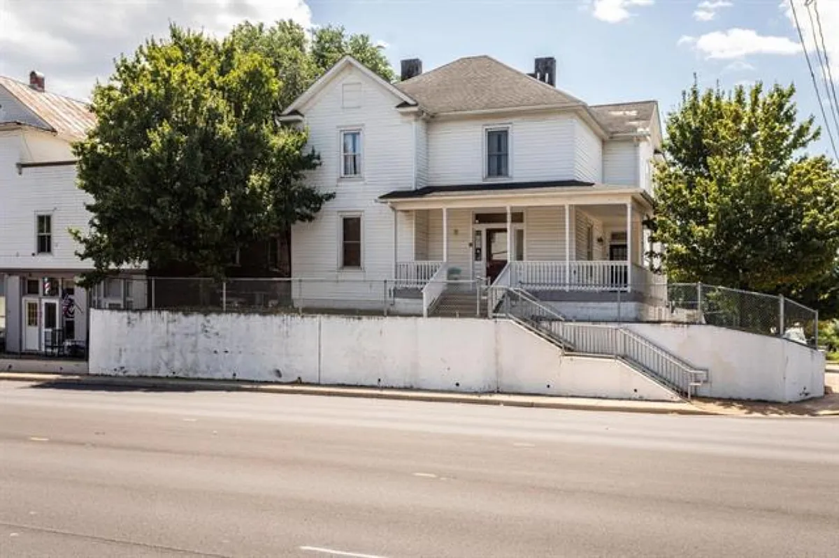 E Main St, Waynesboro — Photo 1