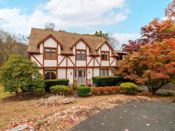 10 Sleepy Hollow Road, New Fairfield, CT 06812